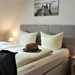 Отель Altstadthotel Goldene Kugel Варен