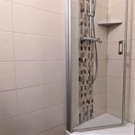 Altstadthotel Goldene Kugel ホテル ヴァーレン