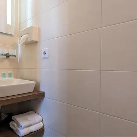 Otel Altstadthotel Goldene Kugel Waren (Mueritz)