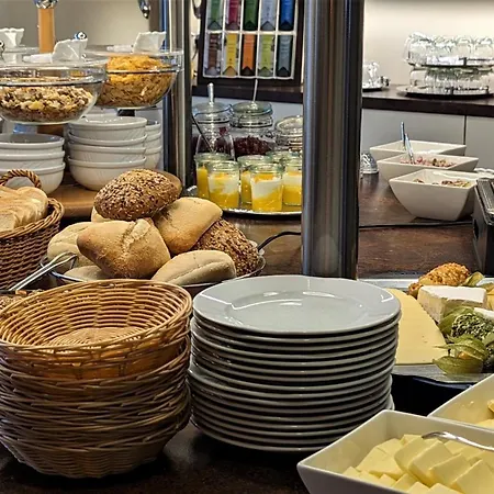 Altstadthotel Goldene Kugel Отель Варен