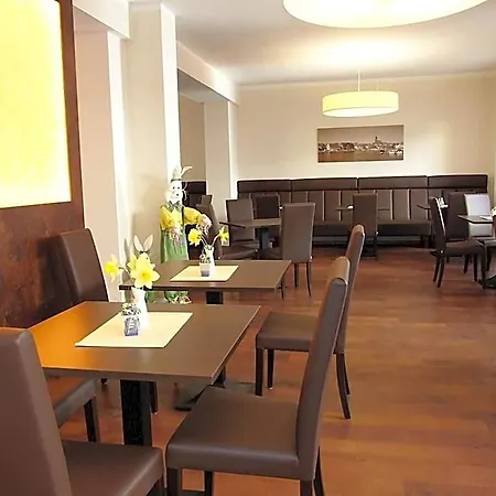 Otel Altstadthotel Goldene Kugel Waren (Mueritz)