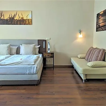 Otel Altstadthotel Goldene Kugel 3*