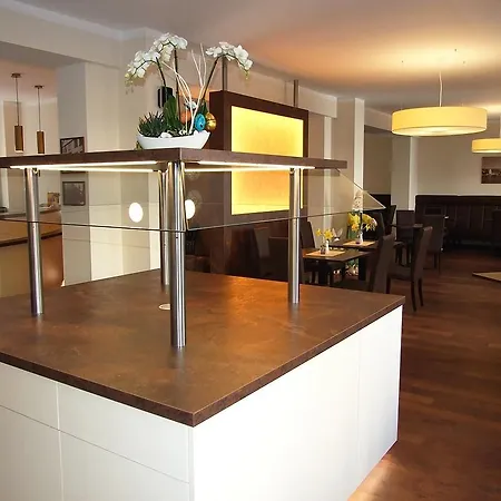 Отель Altstadthotel Goldene Kugel 3*